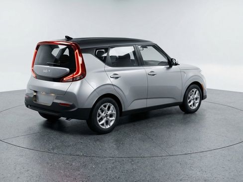 Used 2025 Kia Soul LX w/ LX Technology Package FWD image 9