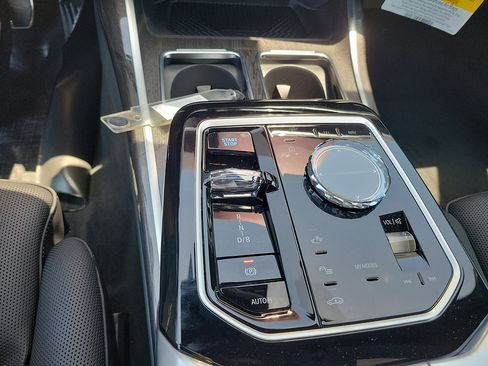 New 2026 BMW i7 M70 w/ Executive Package AWD/4WD image 23