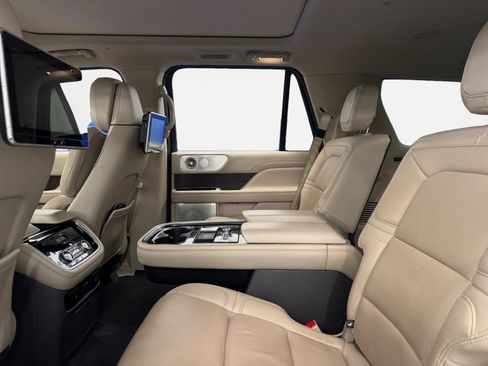 Used 2020 Lincoln Navigator Reserve w/ Equipment Group 208A Reserve AWD/4WD image 13