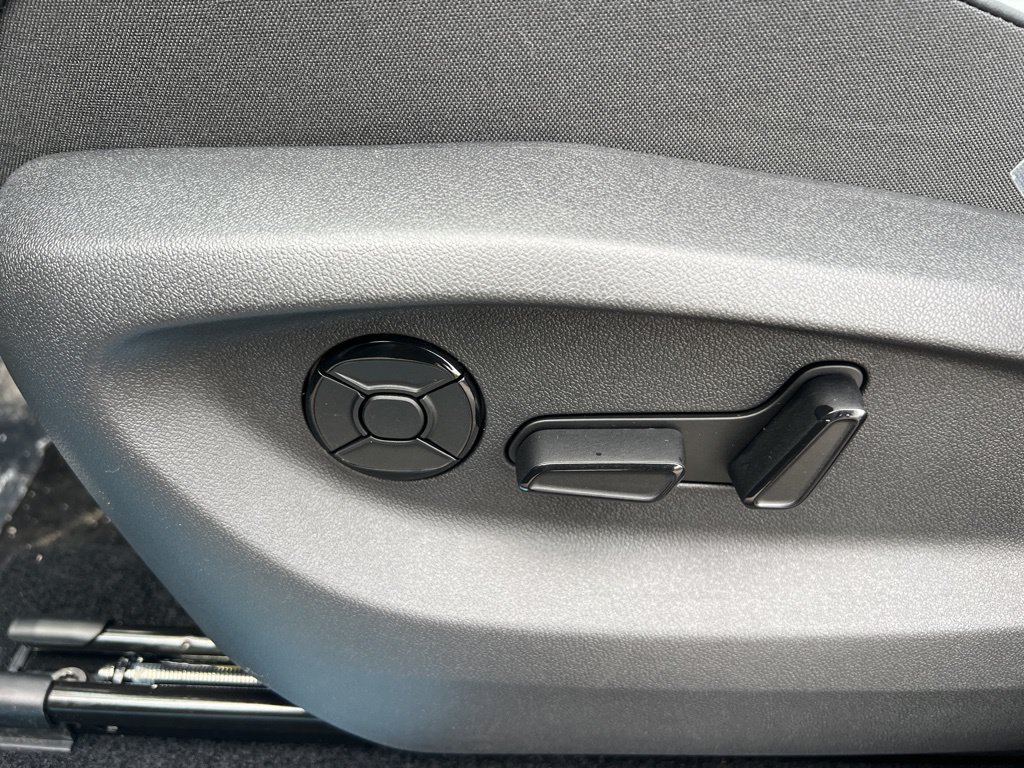 New 2026 Volkswagen Tiguan SE R-Line AWD/4WD image 18