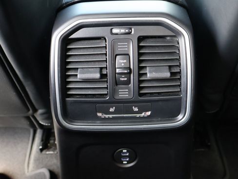 Certified 2023 Porsche Macan image 23