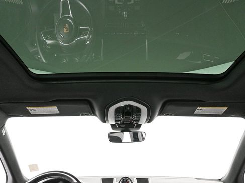 Certified 2020 Porsche Macan image 21