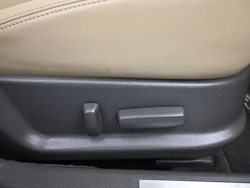 Used 2011 Hyundai Genesis 4.6 image 45