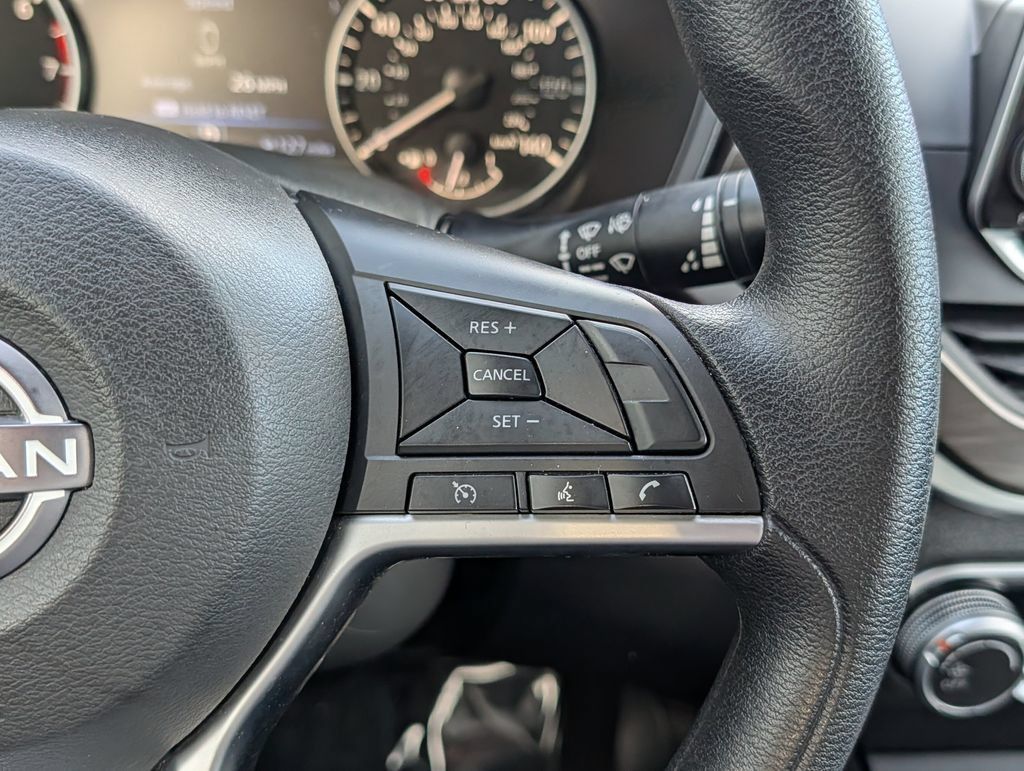 Used 2023 Nissan Altima 2.5 SV AWD/4WD image 23