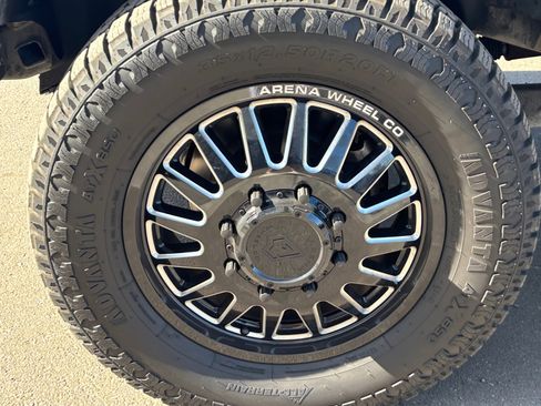 Used 2022 Ford F350 Platinum w/ FX4 Off-Road Package image 25