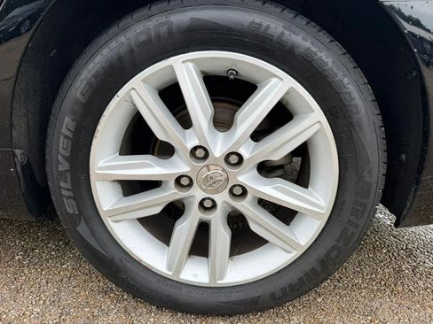 Used 2014 Toyota Avalon XLE FWD image 2