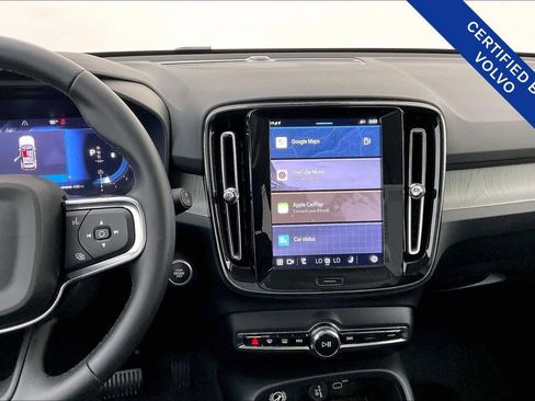 Certified 2025 Volvo XC40 B5 Core image 8