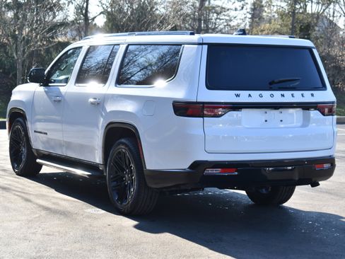 Used 2025 Jeep Wagoneer L Series II w/ Premium Group I image 5