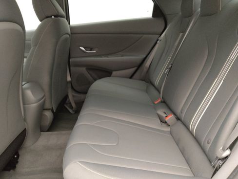 Used 2022 Hyundai Elantra SEL w/ Convenience Package FWD image 18