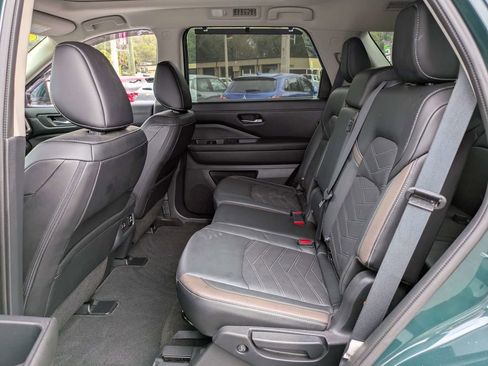 Used 2024 Nissan Pathfinder Platinum w/ Black Appearance Package image 17