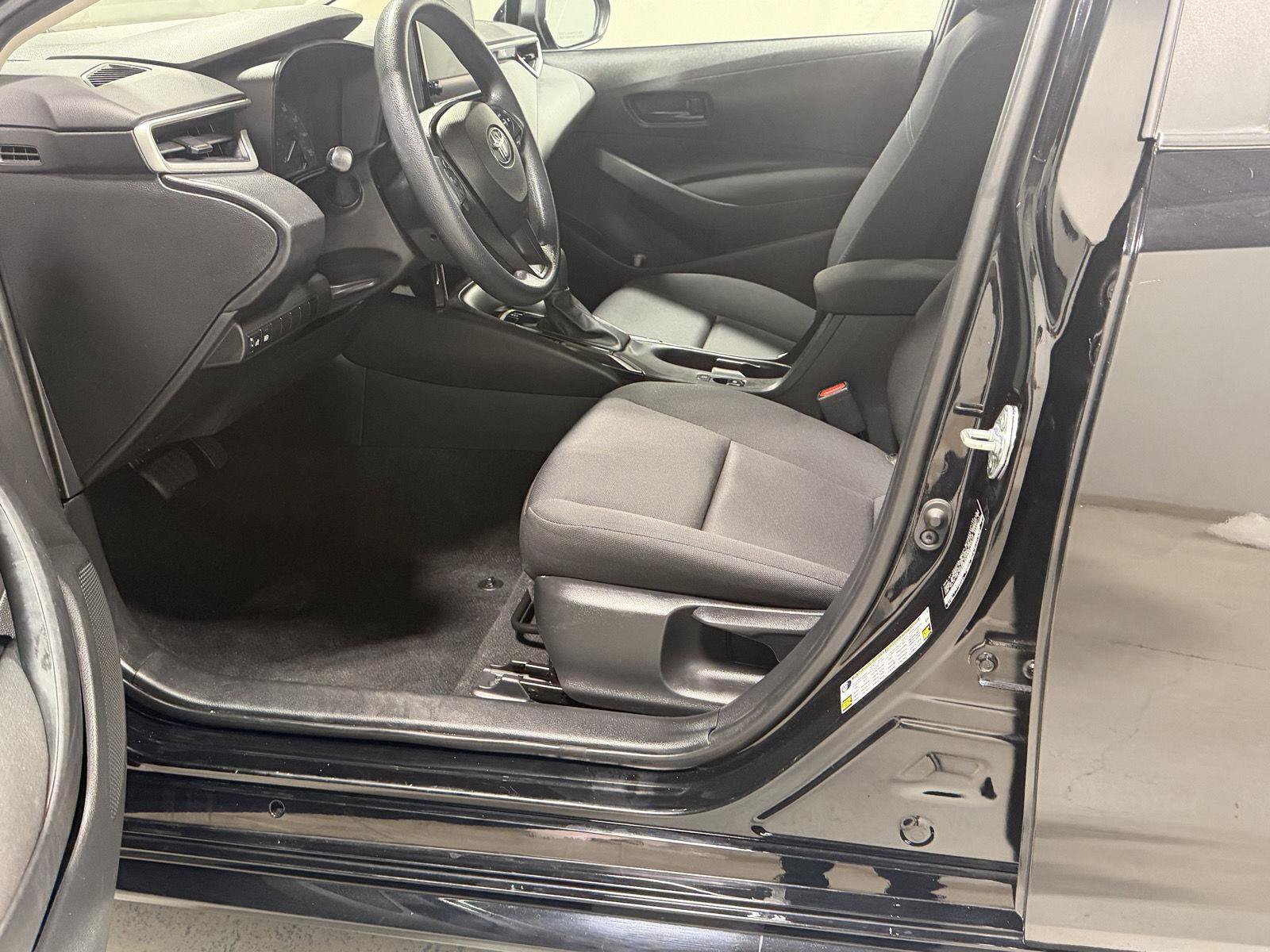 Used 2023 Toyota Corolla LE FWD image 2