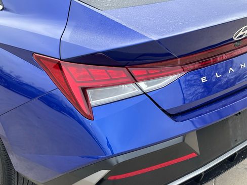 Certified 2025 Hyundai Elantra Limited image 13