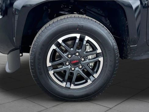 Used 2025 Toyota Tacoma TRD Sport AWD/4WD image 11