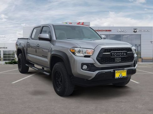 Used 2019 Toyota Tacoma SR5 RWD image 7