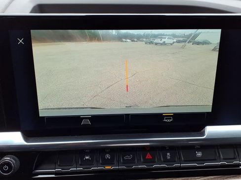 Used 2025 Chevrolet Silverado 1500 LT AWD/4WD image 8