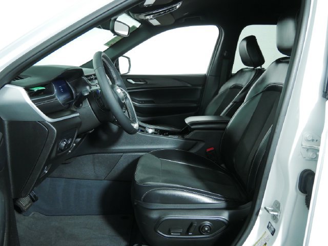 Used 2023 Jeep Grand Cherokee L Laredo AWD/4WD image 20
