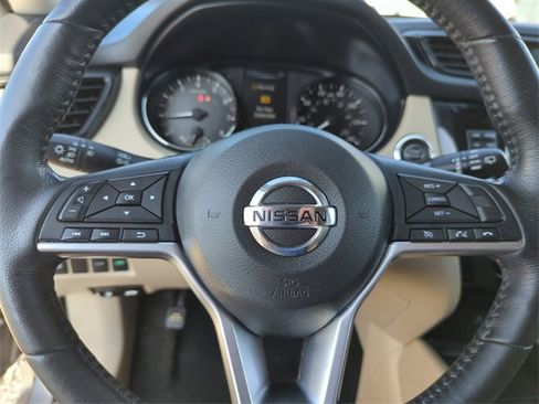 Used 2017 Nissan Rogue SL image 42