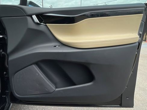 Used 2016 Tesla Model X 75D image 37