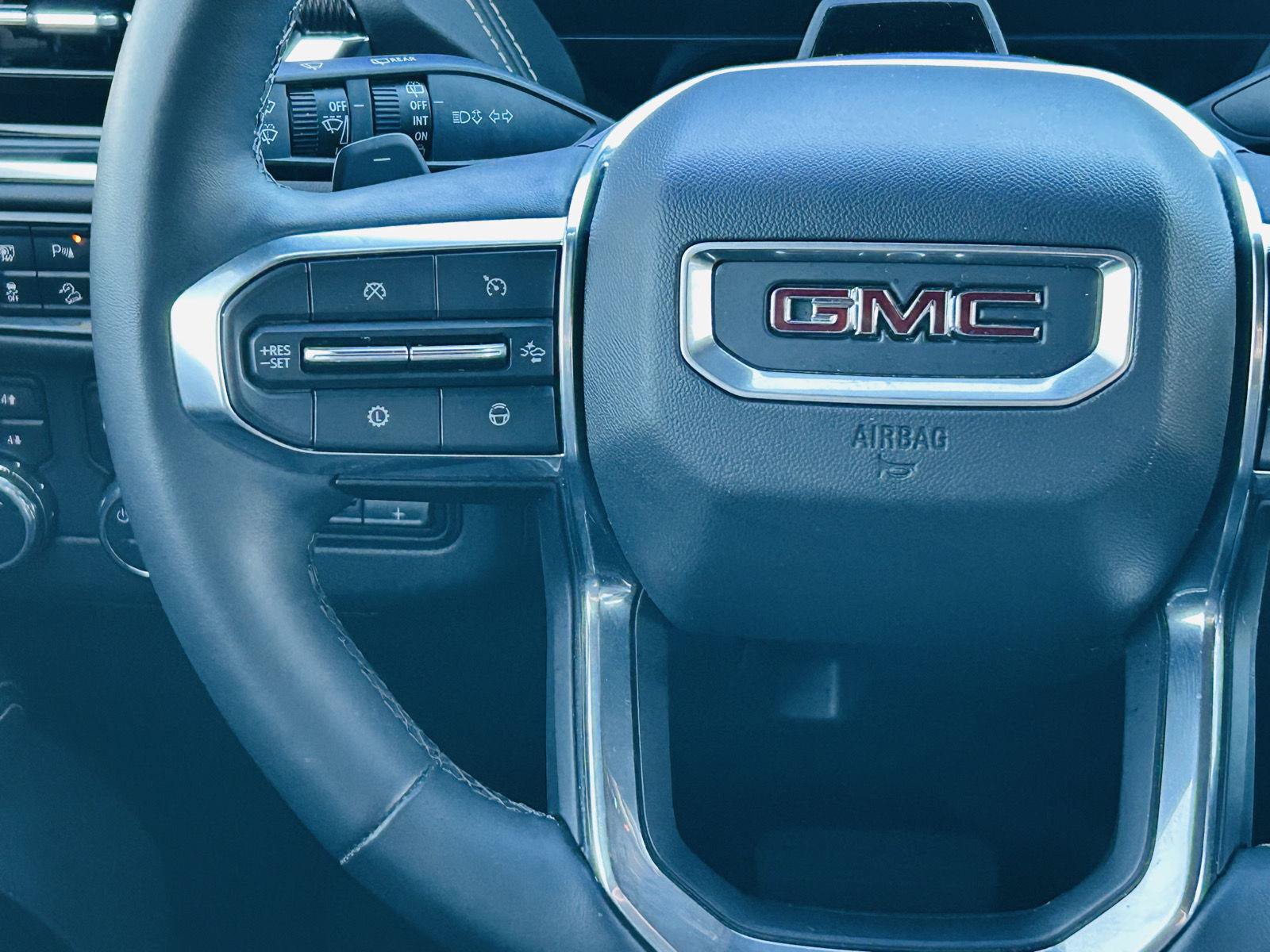 Used 2025 GMC Yukon Elevation AWD/4WD image 23