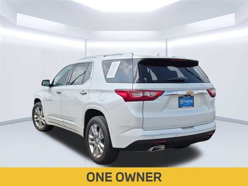 Used 2021 Chevrolet Traverse High Country FWD image 2