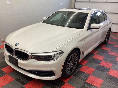 Used 2019 BMW 530e xDrive w/ Convenience Package AWD/4WD image 1
