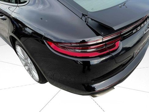 Used 2017 Porsche Panamera image 12