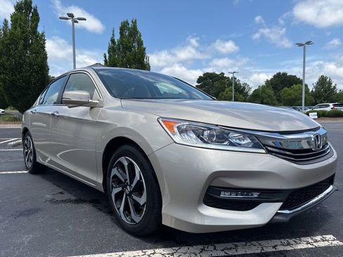 Used 2017 Honda Accord EX-L image 3