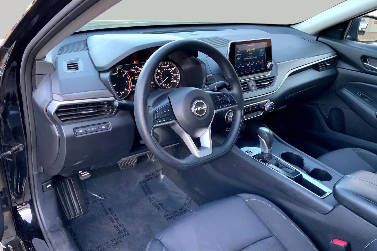 Used 2025 Nissan Altima 2.5 SV FWD image 17