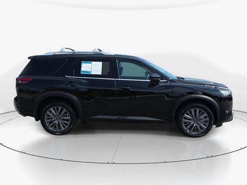 Used 2025 Nissan Pathfinder SL w/ SL Premium Package AWD/4WD image 3