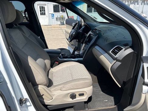 Used 2015 Ford Explorer XLT w/ Equipment Group 201A image 19