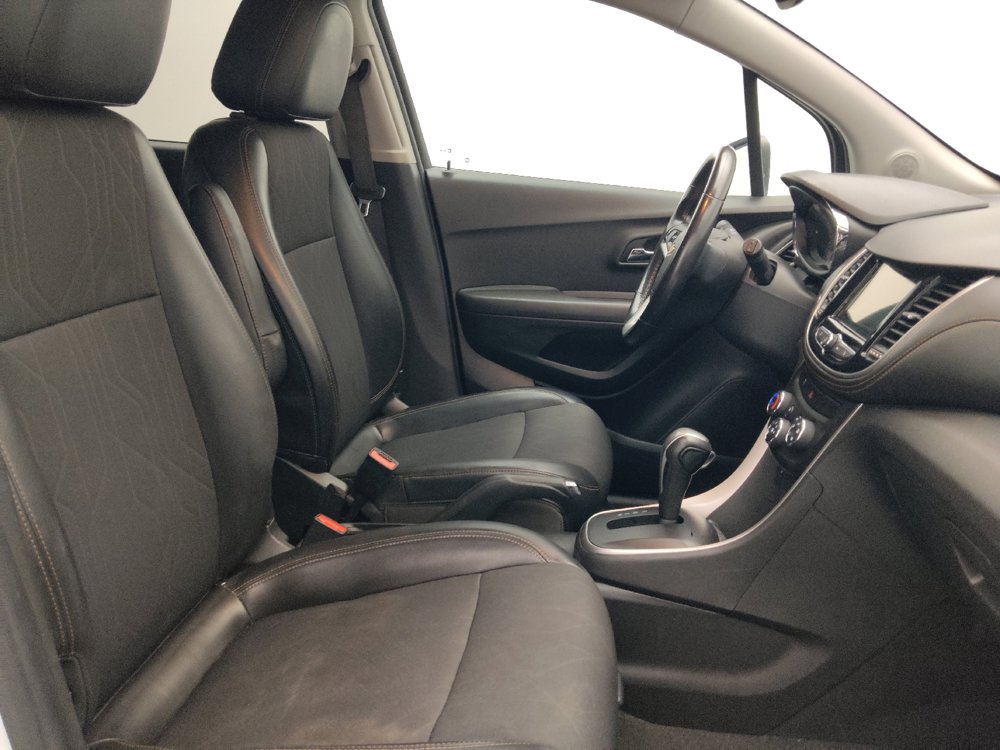 Used 2019 Chevrolet Trax LT w/ LT Convenience Package AWD/4WD image 21