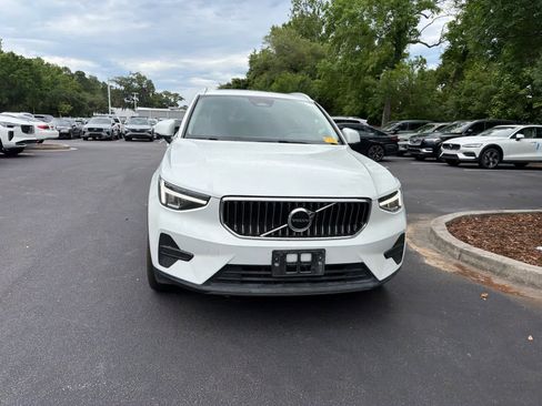 Used 2025 Volvo XC40 B5 Core AWD/4WD image 3