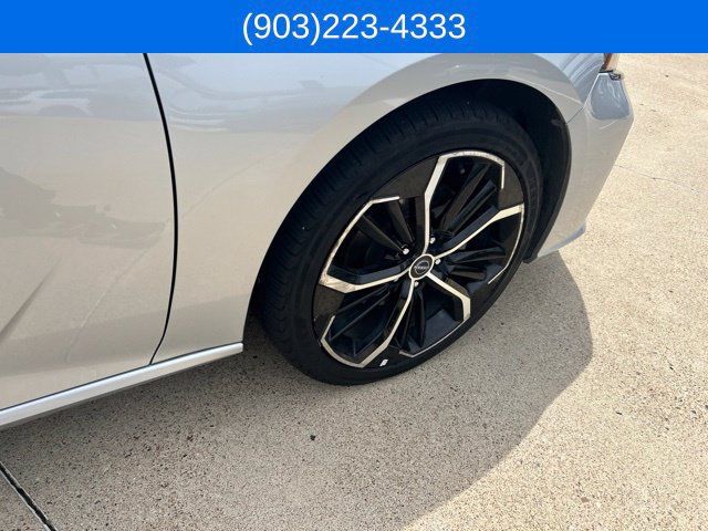 Used 2024 Nissan Altima 2.5 SR FWD image 14