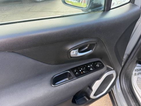 Used 2021 Jeep Renegade Latitude w/ Convenience Group AWD/4WD image 8