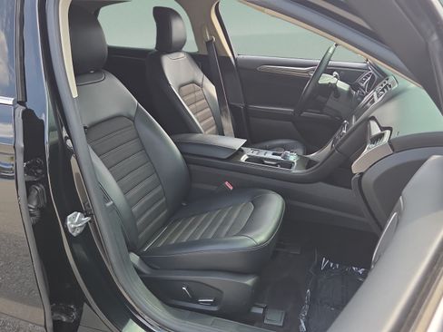 Used 2017 Ford Fusion SE w/ Equipment Group 201A FWD image 17