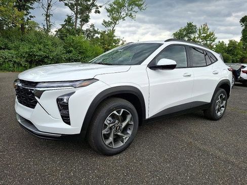 New 2025 Chevrolet Trax LT w/ Driver Confidence Package image 2