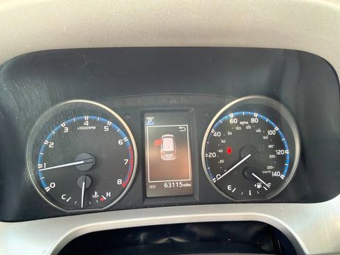 Used 2018 Toyota RAV4 XLE FWD image 18