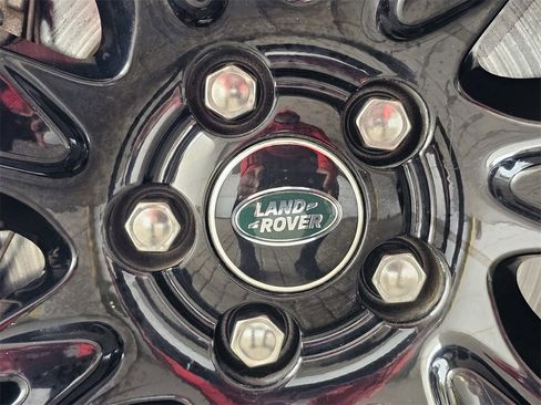 Used 2019 Land Rover Range Rover Velar R-Dynamic SE image 11