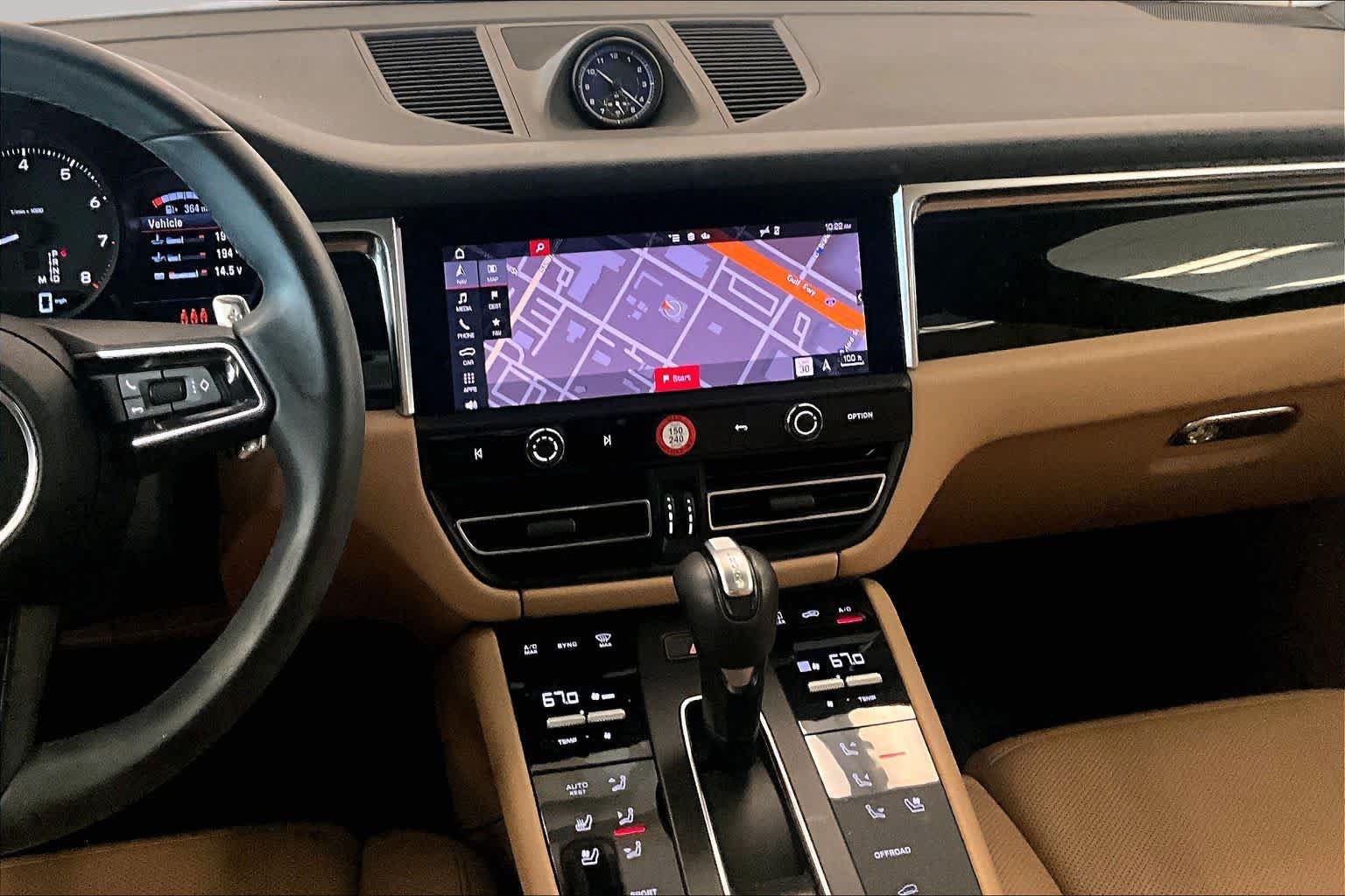 Used 2024 Porsche Macan AWD/4WD image 6