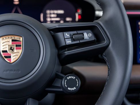 Certified 2026 Porsche Macan Electric RWD image 31