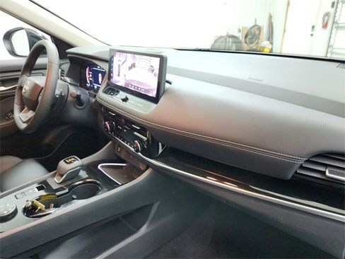 Used 2025 Nissan Rogue SL w/ Tech Package image 37