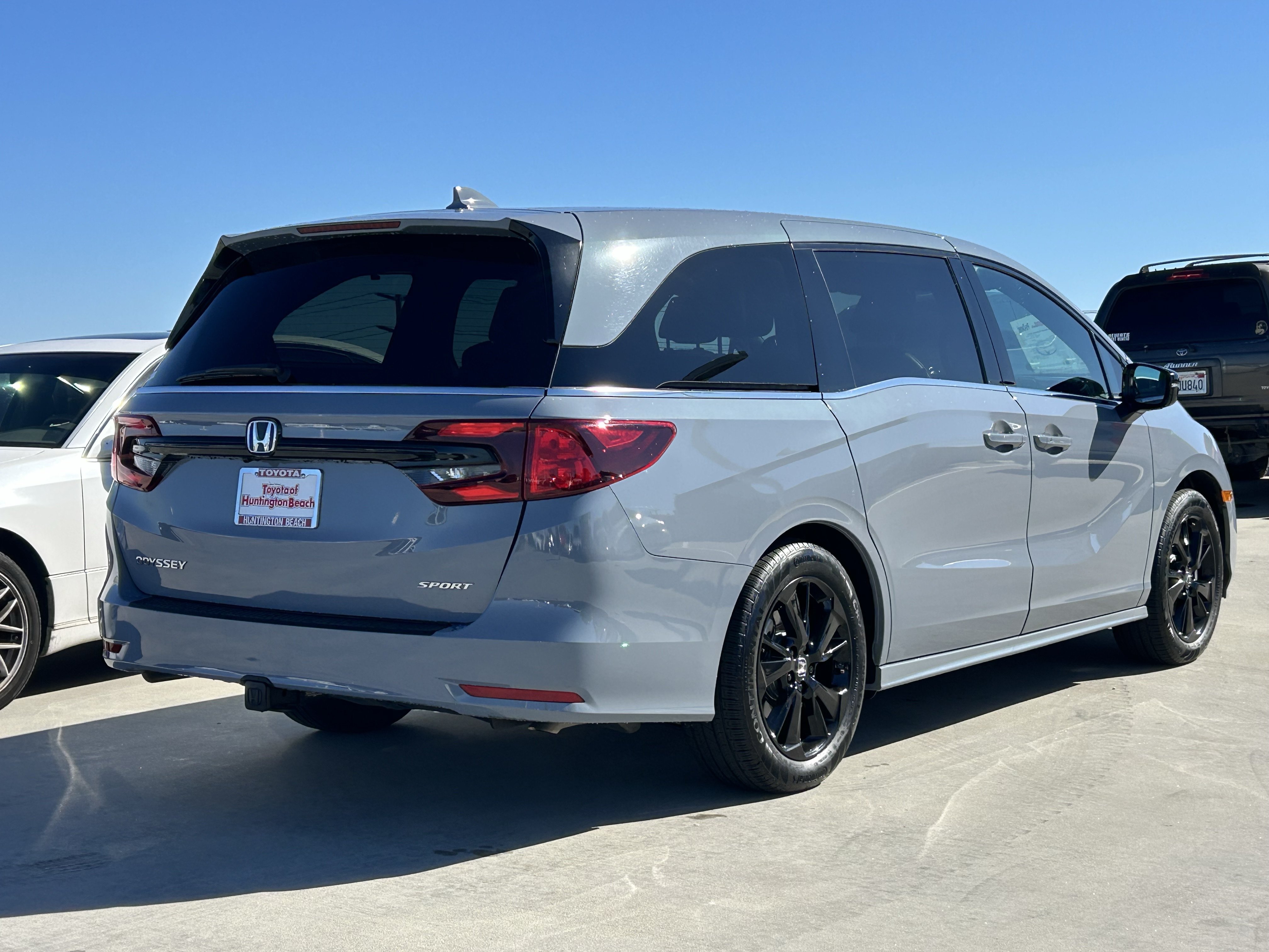Used 2024 Honda Odyssey Sport image 3