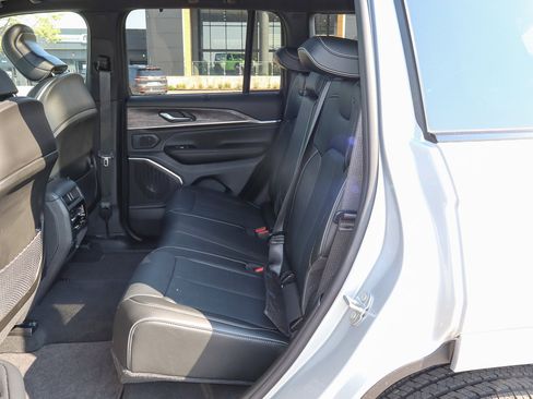 New 2025 Jeep Grand Cherokee Overland w/ Luxury Tech Group IV image 15