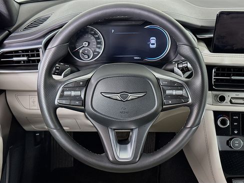 Used 2025 Genesis G70 2.5T image 18