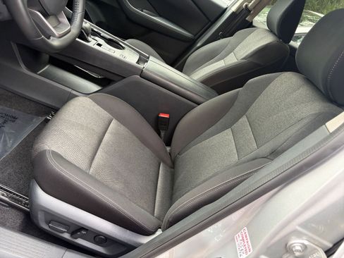 Used 2025 Nissan Rogue SV image 36