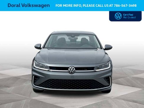 Used 2025 Volkswagen Jetta SE image 3