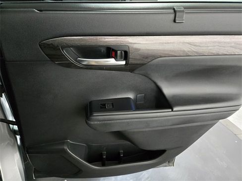 Used 2021 Toyota Highlander Platinum image 22