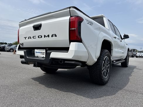 Used 2024 Toyota Tacoma TRD Sport AWD/4WD image 10