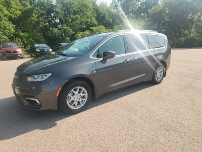Used 2022 Chrysler Pacifica Touring-L