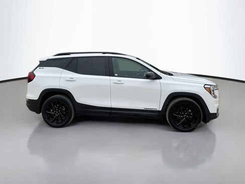 Used 2024 GMC Terrain SLE w/ Driver Convenience Package FWD image 8